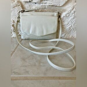 NWT HOBO Int “Amble” mini wristlet/ crossbody in soft smooth “latte” creme color